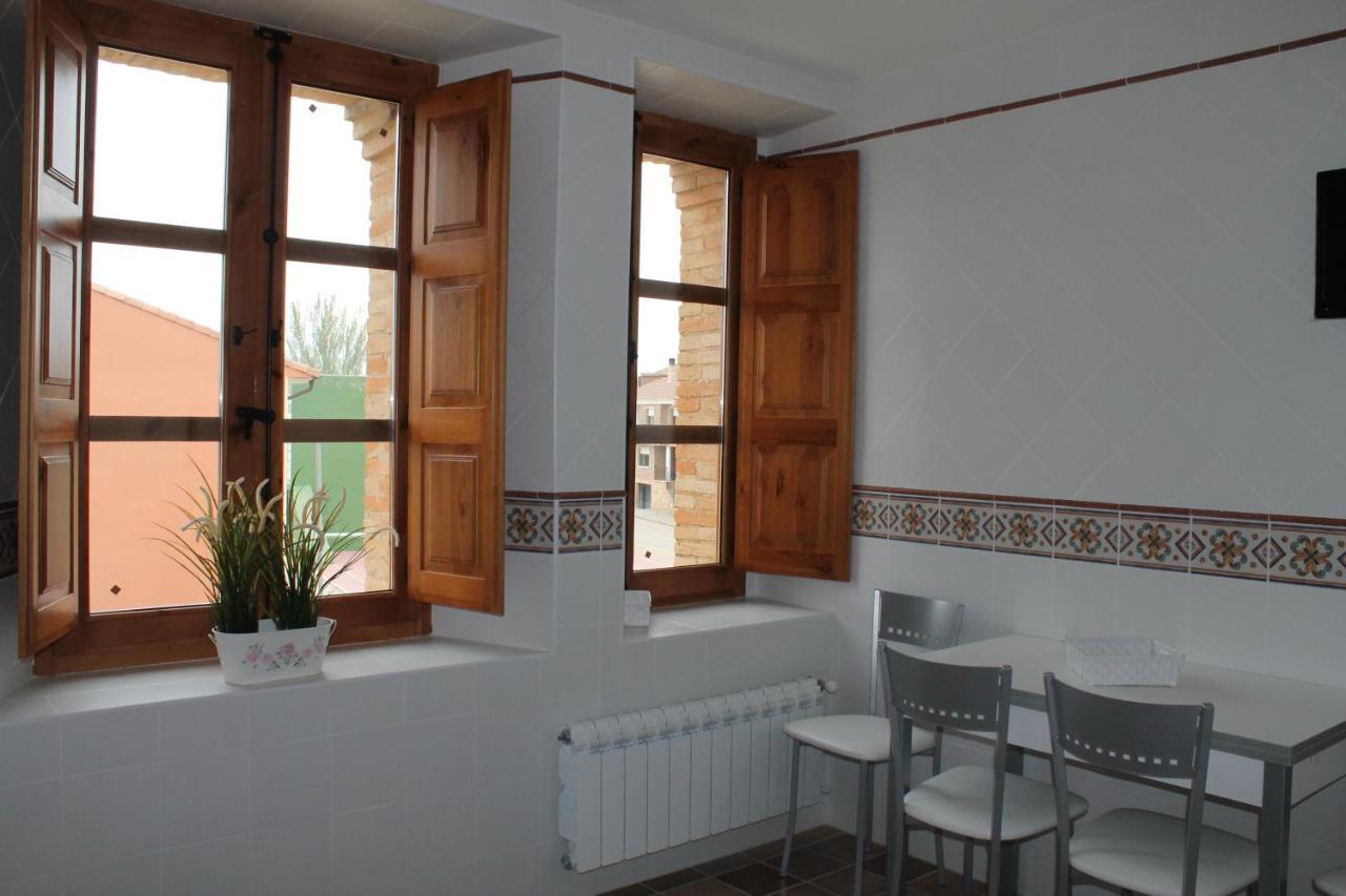 Apartamentos Ribera Del Duero Las Escuelas Vadocondes Extérieur photo