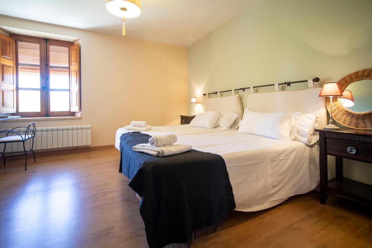 Apartamentos Ribera Del Duero Las Escuelas Vadocondes Extérieur photo