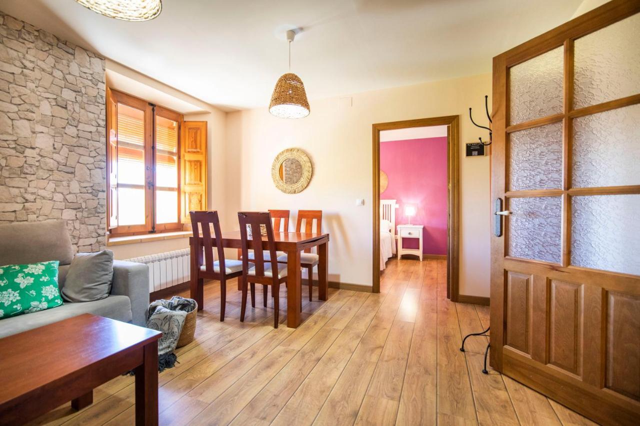 Apartamentos Ribera Del Duero Las Escuelas Vadocondes Extérieur photo